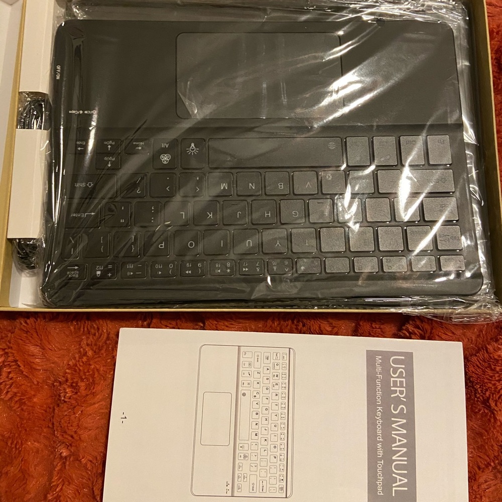 iPad case with keyboard-in packaging